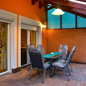 afrodite-apartman-szobk.egerhotels.net/