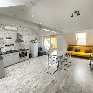  Apartman 8x8 Tetőtér